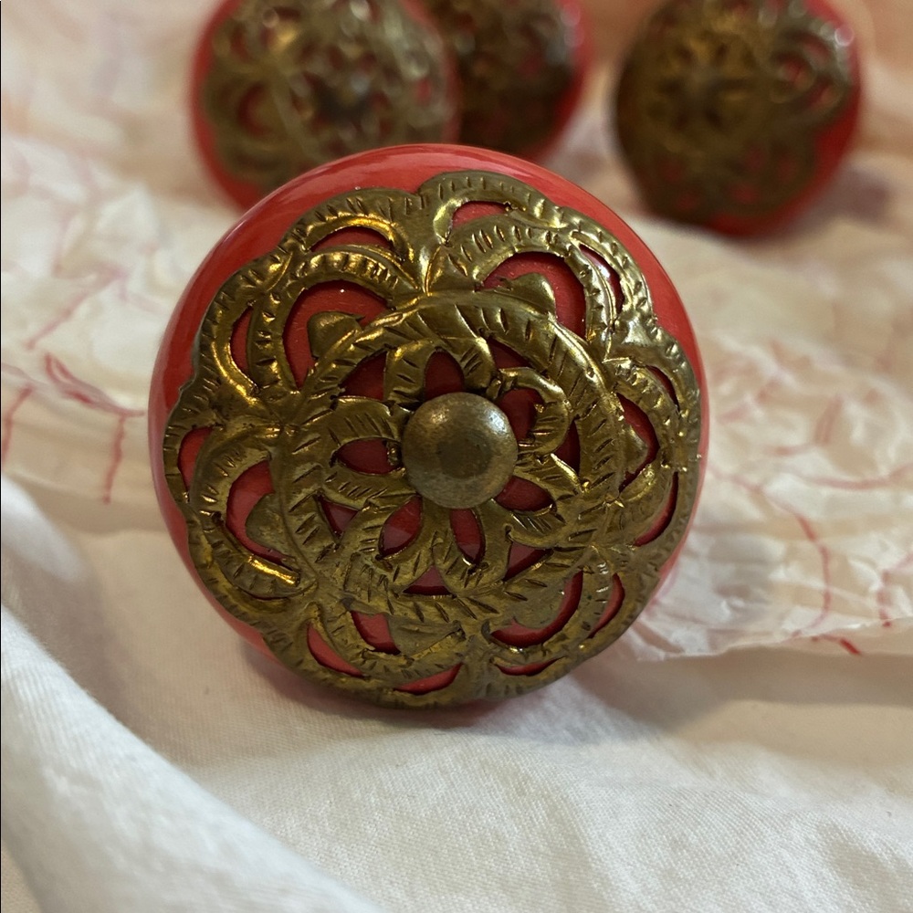 NWT Set of 8 Rosy Coral and Gold Decorative Knobs
